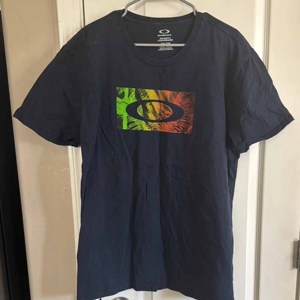 Oakley Blue and Red Short Sleeve Tee / A16 - Picture 1 of 4